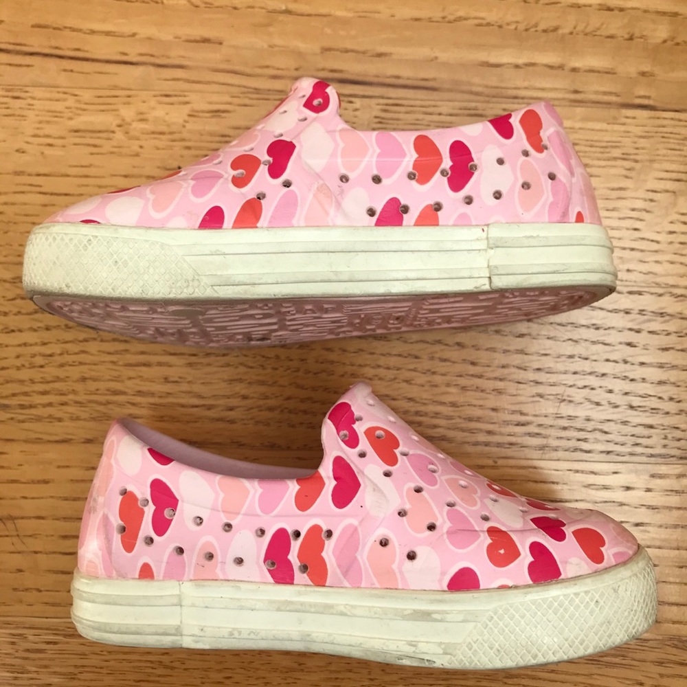 Old Navy Heart Water Shoes 7